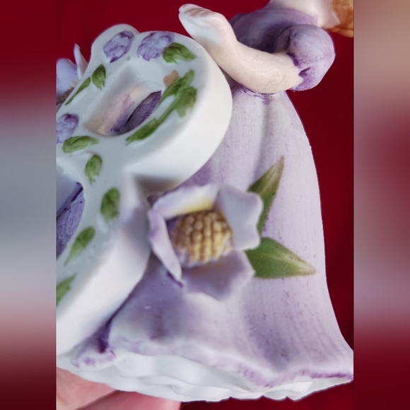 CERAMIC GIRL FIGURINE LETTER B LAVENDER 3.5" TALL, DELICATE VINTAGE FLOWER DRESS - Picture 4 of 7